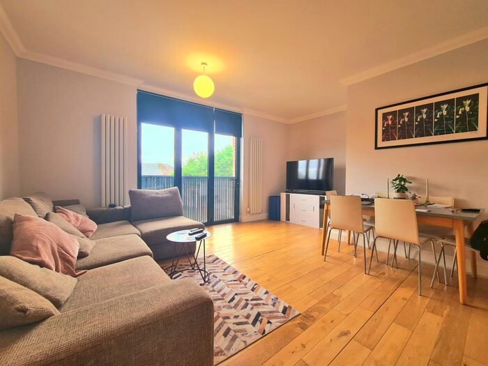 2 Bedroom Flat To Rent In Peacock House, West Wickham, BR4