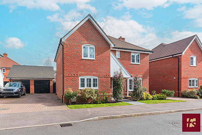 4 Bedroom Detached House For Sale In Swords Drive, Crowthorne, RG45