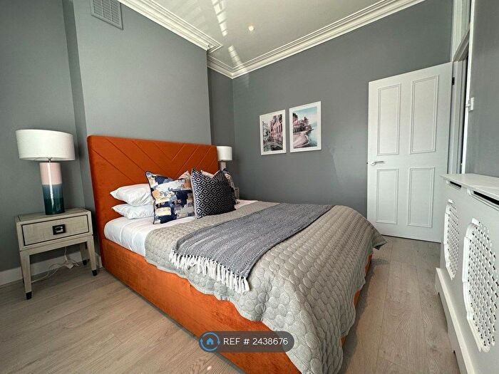 3 Bedroom Flat To Rent In St. Stephens Grove, London, SE13