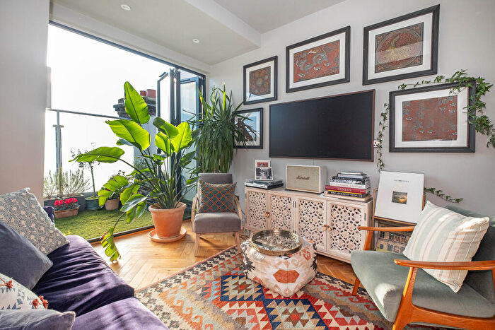 3 Bedroom Flat For Sale In Yukon Road, London, SW12