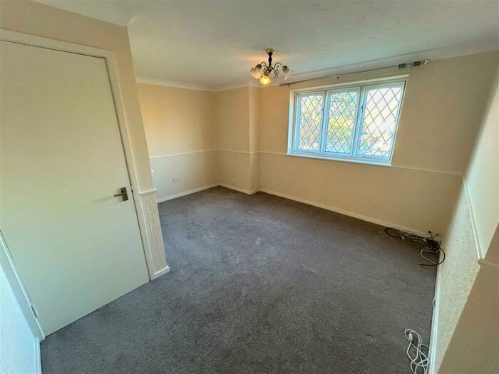 2 Bedroom Apartment To Rent In Foxdale Drive, Brierley Hill, West Midlands, DY5