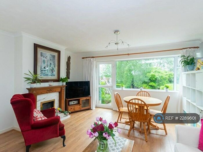 3 Bedroom Terraced House To Rent In Vesper Gate Mount, Leeds, LS5