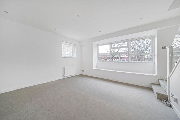 2 Bedroom Maisonette To Rent In Perryfield Way, Richmond, TW10