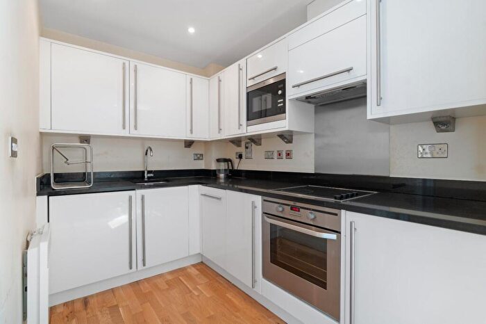 2 Bedroom Flat To Rent In Island Apartments, Basire Street, N1