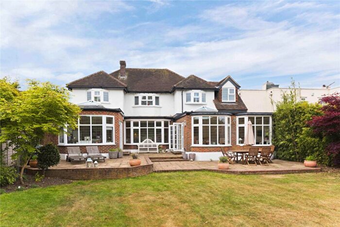 4 Bedroom Detached House To Rent In Ashley Close, Walton-on-Thames, Surrey, KT12