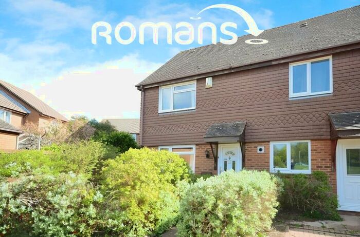 3 Bedroom End Of Terrace House To Rent In Arlott Drive, RG21