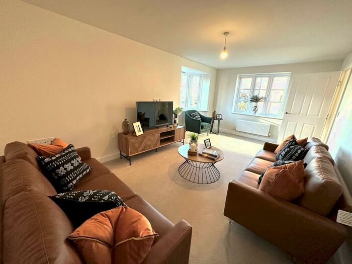 3 Bedroom Detached House For Sale In Harvest Road, Market Harborough, Leicestershire, LE16