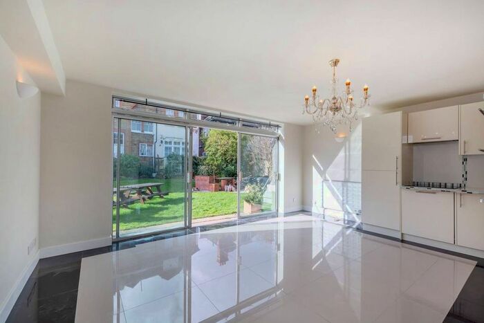 2 Bedroom Flat To Rent In C Thrale Road, London, SW16