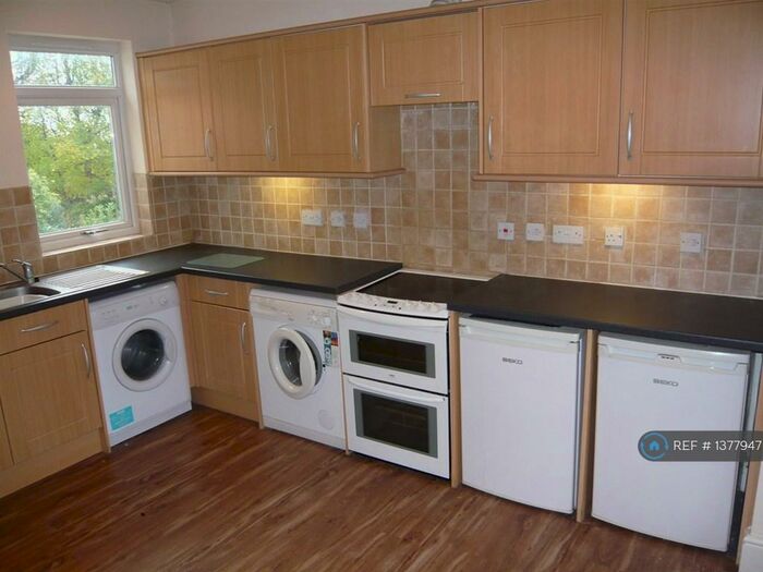 2 Bedroom Flat To Rent In Ashford Road, Swindon, SN1