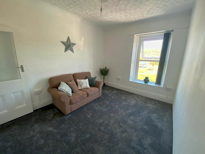 1 Bedroom Flat To Rent In Glanmor Terrace, Burry Port, SA16