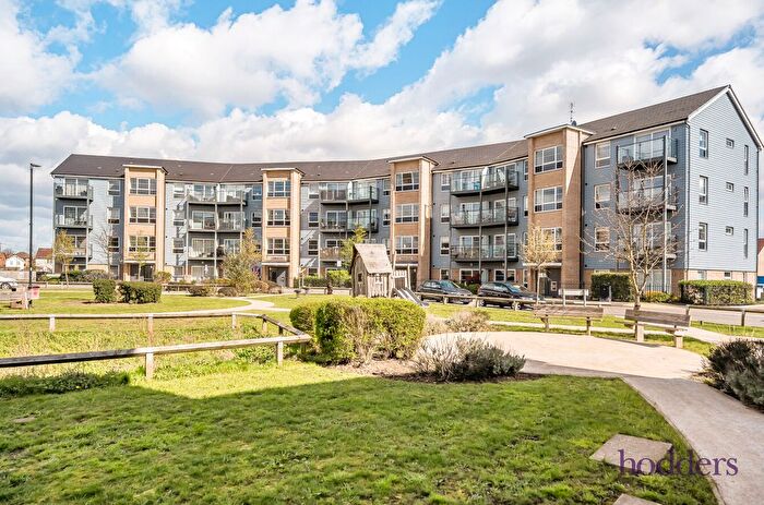 1 Bedroom Flat For Sale In Kennett Lane, Chertsey, Surrey, KT16