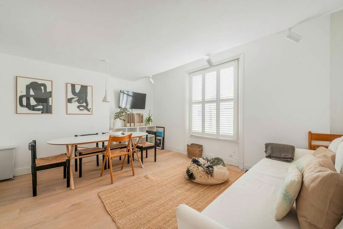 2 Bedroom Flat To Rent In Oxford Gardens, North Kensington, London, W10