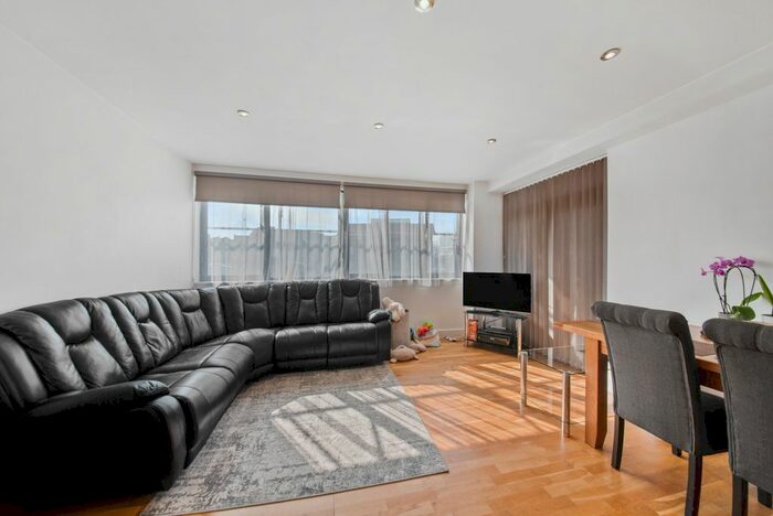 2 Bedroom Flat To Rent In Fairmeadow Apartments, Fairmeadow, Maidstone, Kent, ME14