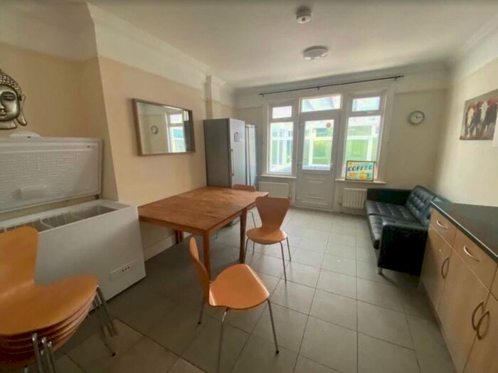 9 Bedroom Semi-Detached House To Rent In Upper Redlands Road, Reading, RG1