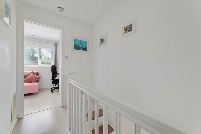 2 Bedroom Terraced House For Sale In Alders Close, Wanstead, E11