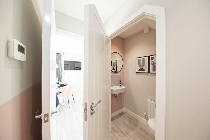 4 Bedroom Detached House For Sale In Brook View, New Warrington Road, Wincham, Cheshire, CW9