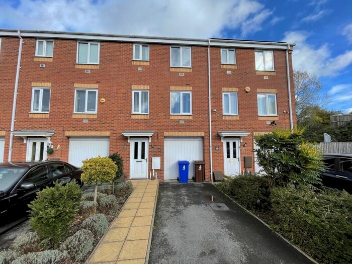 4 Bedroom Town House For Sale In Balata Way, Burton-on-Trent, DE13