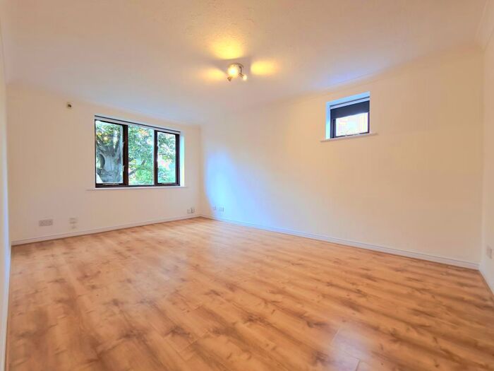 1 Bedroom Flat To Rent In Baydon Court, Durham Avenue, Bromley, BR2