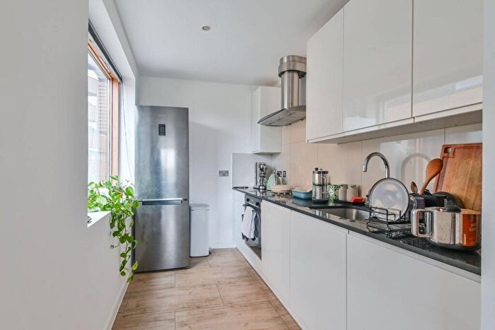1 Bedroom Flat To Rent In Gainsborough Studios South, Islington, London, N1