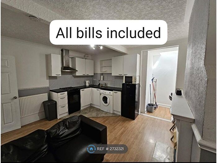 1 Bedroom Flat To Rent In Minet Drive, Hayes, UB3