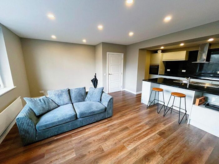 2 Bedroom Apartment To Rent In Spen Lane, West Park, LS16