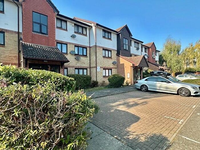 2 Bedroom Flat To Rent In Waterside Close, Barking, IG11