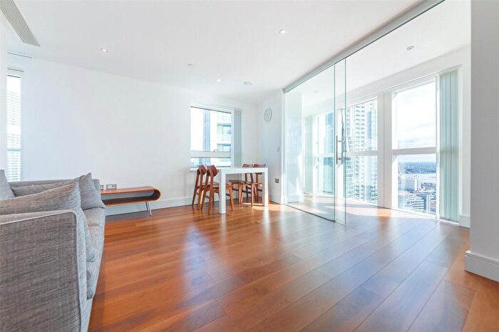 3 Bedroom Apartment For Sale In Talisman Tower, Lincoln Plaza, Canary Wharf, London, E14