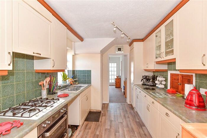 3 Bedroom Detached House For Sale In Jubilee Road, Littlebourne, Canterbury, Kent, CT3