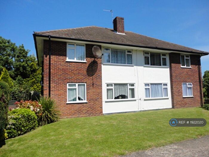 3 Bedroom Maisonette To Rent In Red Lion Close, Orpington, BR5