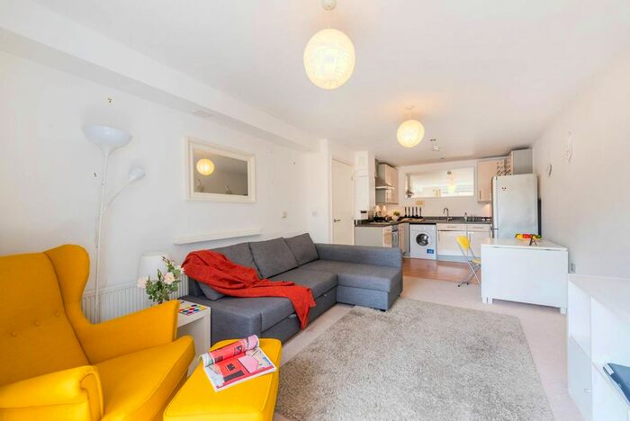 1 Bedroom Flat For Sale In Elswick Street, Sands End, London, SW6