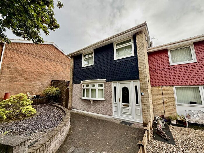 3 Bedroom End Of Terrace House To Rent In Satley Gardens, Gateshead, NE9