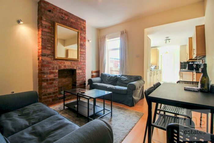 3 Bedroom Terraced House To Rent In £pppw Allington Avenue, Lenton, Nottingham, NG7