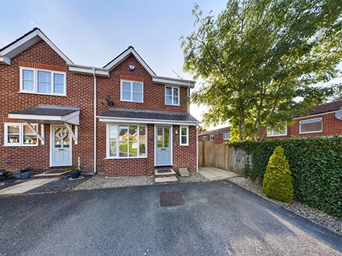 3 Bedroom End Of Terrace House To Rent In Kite Wood Road, Penn, HP10