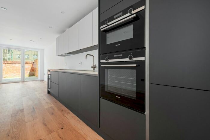 3 Bedroom Town House To Rent In Thomas Hardy Mews, London, SW16