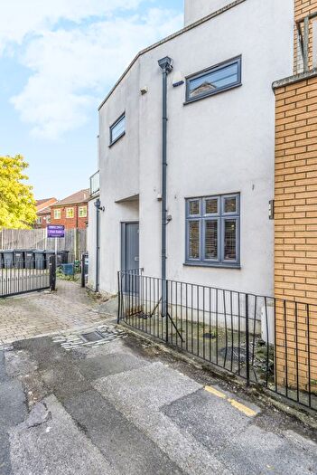 3 Bedroom Detached House To Rent In Paddock Gardens, Crystal Palace, London, SE19