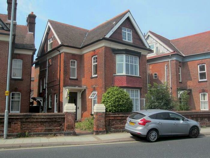 2 Bedroom Flat To Rent In Victoria Road North, Southsea, Hants, PO5
