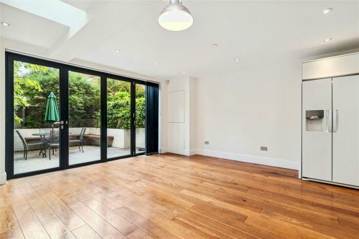 2 Bedroom Apartment To Rent In Dagnan Road, London, SW12
