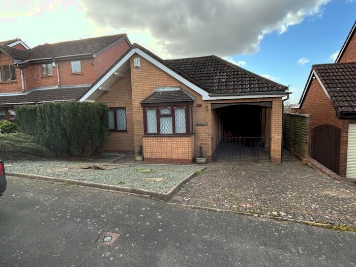 2 Bedroom Detached Bungalow To Rent In Halesowen - Brades Close, B63