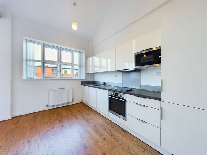 1 Bedroom Flat To Rent In Rembrandt House, 400 Whippendell Road, Watford, Hertfordshire WD18