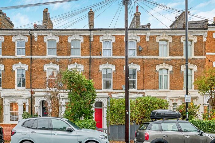 2 Bedroom Flat For Sale In Ferndale Road, Clapham, SW4