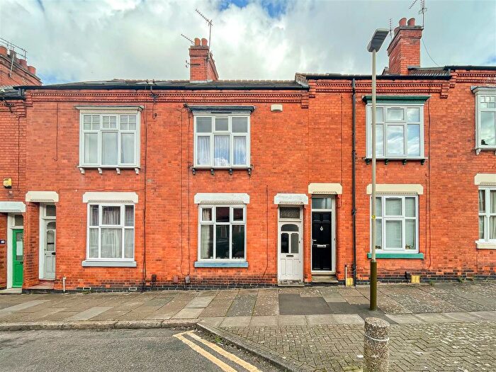 3 Bedroom End Terrace House For Sale In Adderley Road, Leicester, LE2