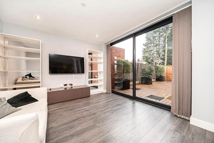 2 Bedroom Flat To Rent In Elm Park, Stanmore, HA7