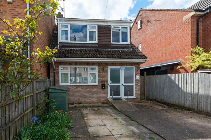 3 Bedroom Detached House For Sale In Ferry Road, Marston, OX3