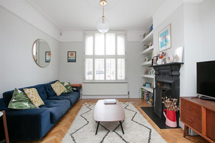 3 Bedroom Terraced House For Sale In Kirkwood Road, Nunhead, SE15