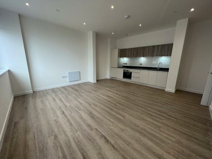 2 Bedroom Apartment To Rent In Normandy House, RG21