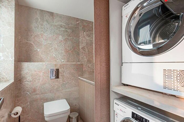 3 Bedroom Flat To Rent In Maddox Street, London, W1S