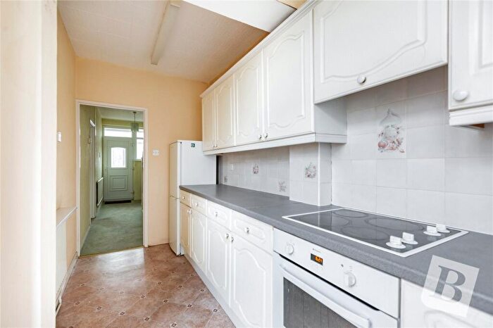 3 Bedroom End Of Terrace House For Sale In Askwith Road, Rainham, RM13