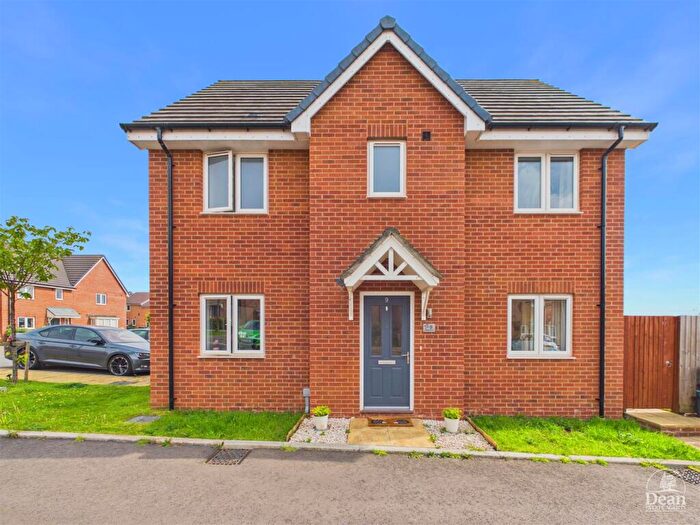 3 Bedroom End Of Terrace House For Sale In Snowdrop Crescent, Lydney, GL15