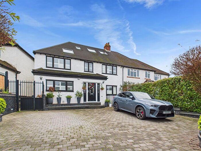 5 Bedroom Semi Detached House For Sale In Stoneyfield Road, Coulsdon, CR5