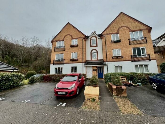2 Bedroom Flat To Rent In Butlers Close, Crews Hole, Bristol, BS5